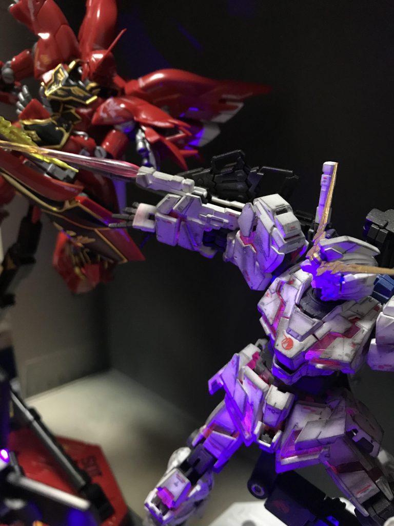 後ろより襲いくるシナンジュ！
シナンジュのRGとかホンマカッコいい…
なんなんバンダイさん…
ありがとう！