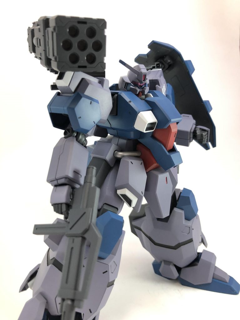 オリジナル感出したかったので、装甲の色をグレーに紫を少し混ぜました。