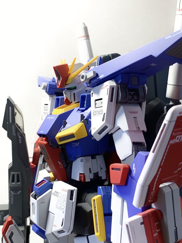 カメラアイは、シルバーの上に蛍光グリーンを吹いてます。