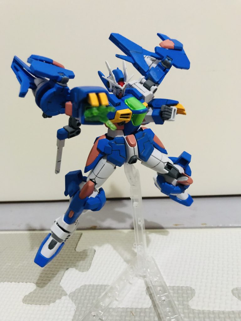 腕にはシャイニングのアームカバーの先端にゴッドの爪パーツを取り付け打撃の効果を上げると同時にシャイニングフィンガーも使用可能。