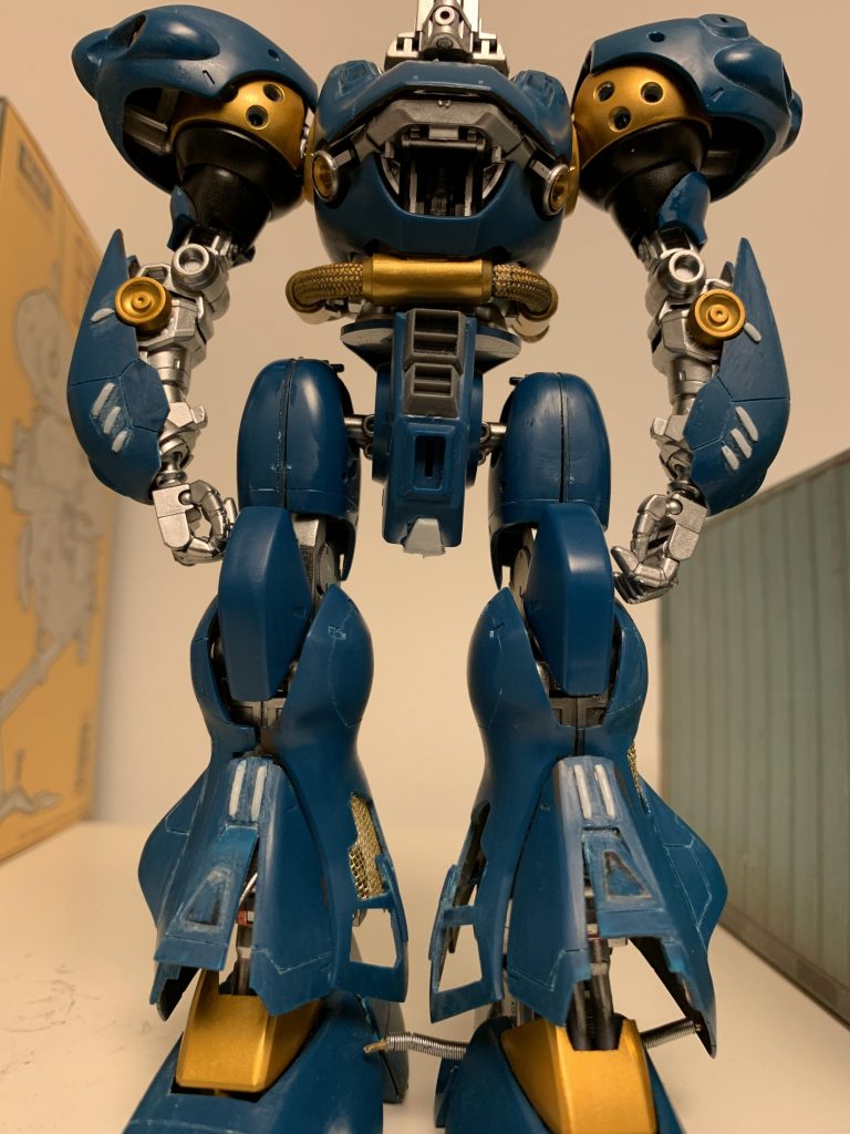 手足を延長し、モデル体型へのスタイル調整。