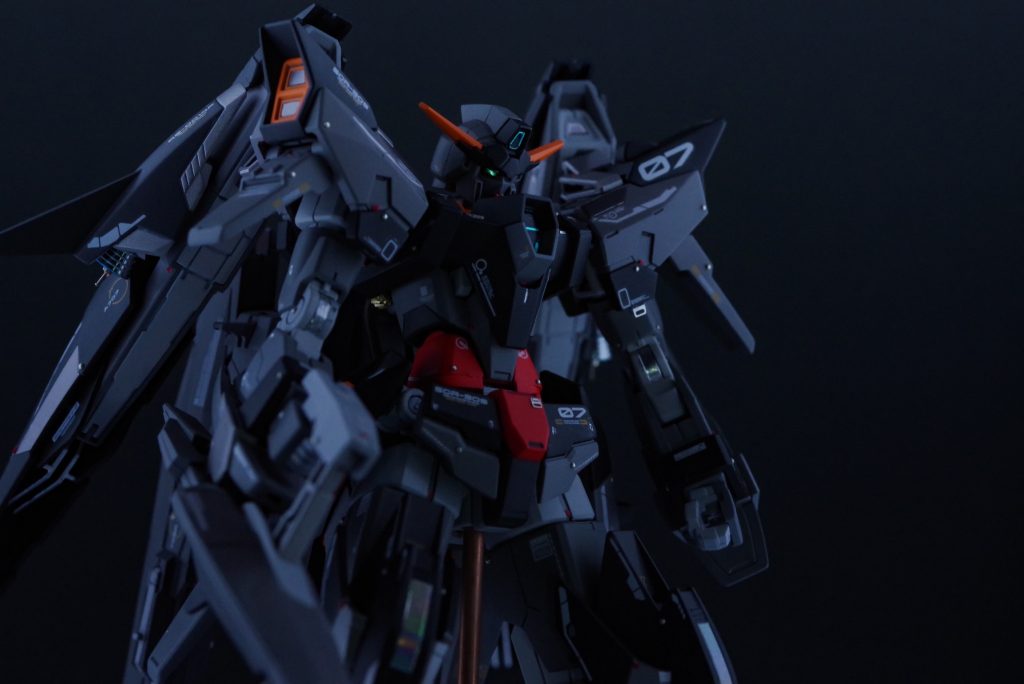 プロポーションは全体的にマッシブに調整しました