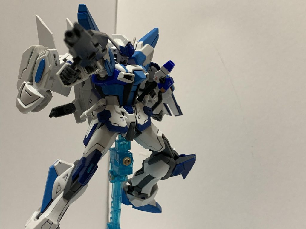 【エクシル80%稼働状態】
ニュートロン類似の永久動力エンジン「エクシル」を搭載した本機体はエネルギー稼働率により形態が変わるハイエクシルシステムを搭載。
エネルギー発生時に起きるパワー放出を効率的に行うことによりエクシルの力を最大限に引き出すことが出来るようになった。