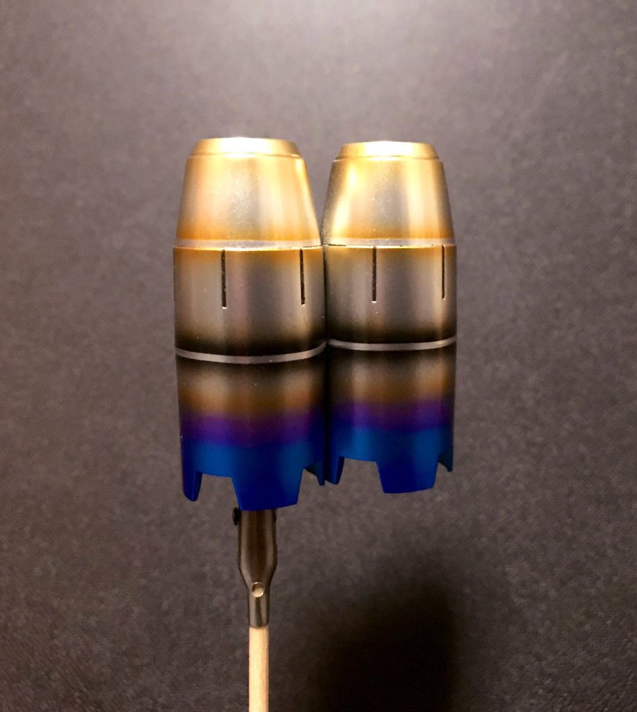 溶接跡やチタンをイメージして塗装。
バイクモデルでの塗装法が役にたちました!