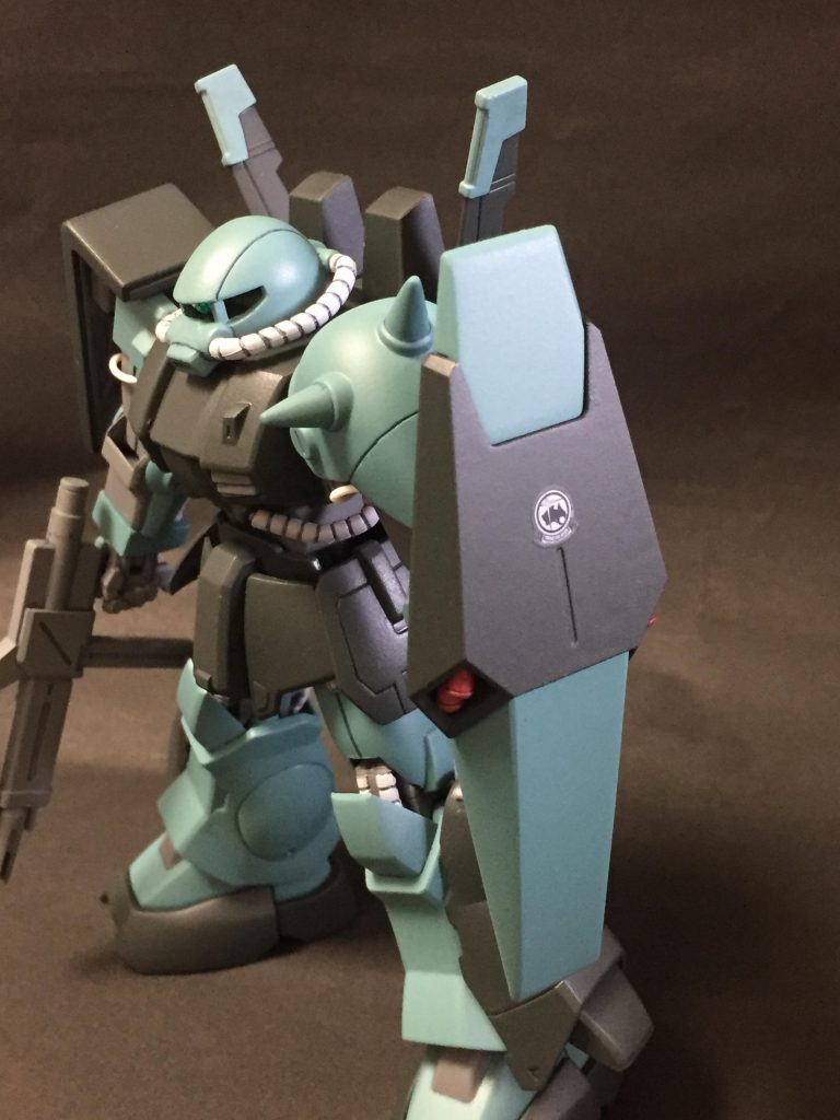 装備は時期を合わせてジェガンのシールドとライフルを装備．連邦軍シンボルマークを使いたくて…ハイザックっぽく．