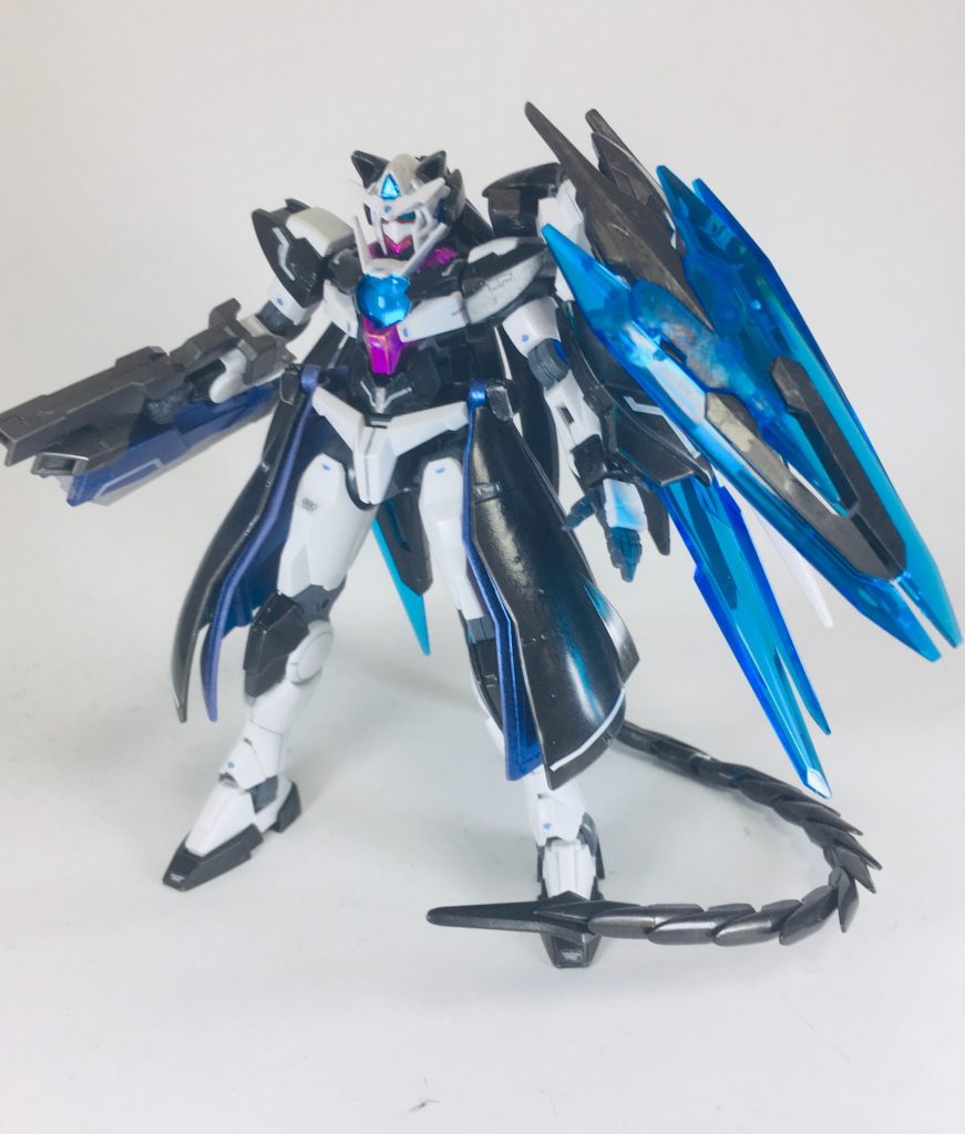 ラッカーでメタルブラックにした後に、ガンダムマーカーペンブラシを買ったので、そちらで塗ればと……となりましたが、
初めての塗装で楽しかったです。