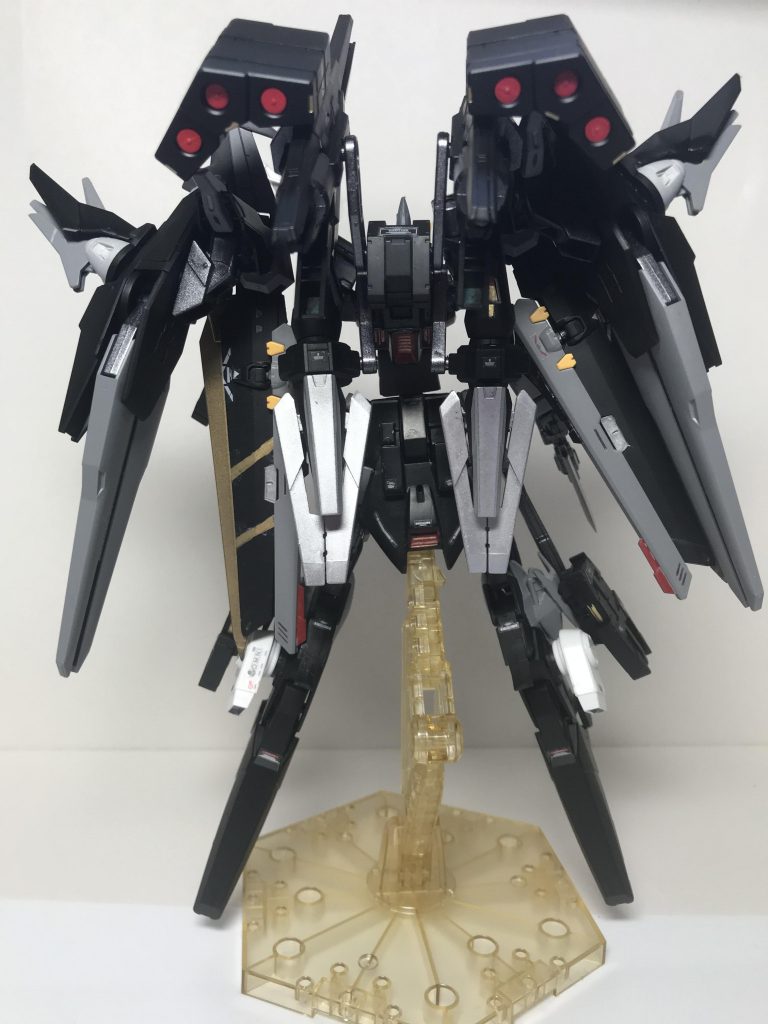 後ろからです!ドラグーンも追加されています!とくに真ん中のはレジェンドなどのデータから作られたという設定でつけました!