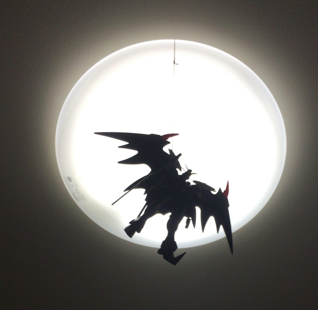 最後はこれで

リビングの照明を使ってこのシルエットの代名詞となりえるあのシーンを再現してみました
個人的にはよく出来てると思う