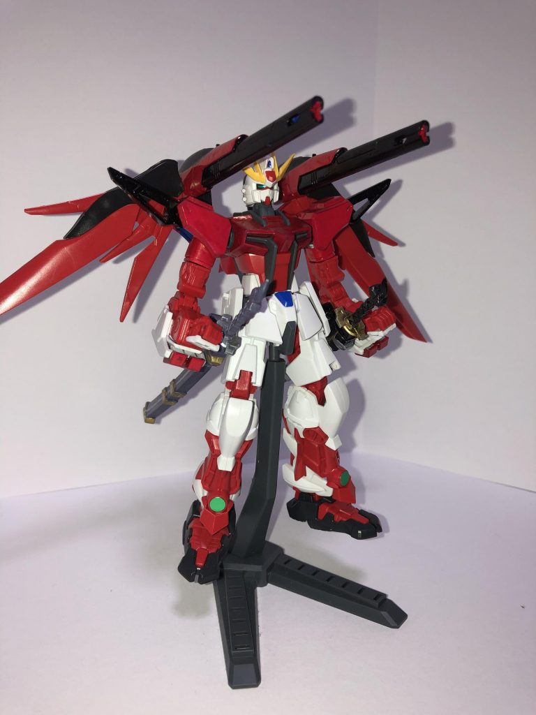 《XINGストライク［Du］》
本体の完成には遅れたが、デスティニーに搭載予定だったウイングユニットをストライカー式のデスティニーユニットに改修
ウエポンラックに搭載予定だった武装が消失しており、本来の武装では本機の武装が活かされず、又コンセプトである左右対称になるようにと高出力のビーム砲をそれぞれマウントしている
動力源が本来の物よりも高性能になったおかげでウイングを最大解放可能になっている
それに伴いビーム兵器の運用をしても稼働時間に影響が出ない様になった

Duとはデスティニーユニットの略である