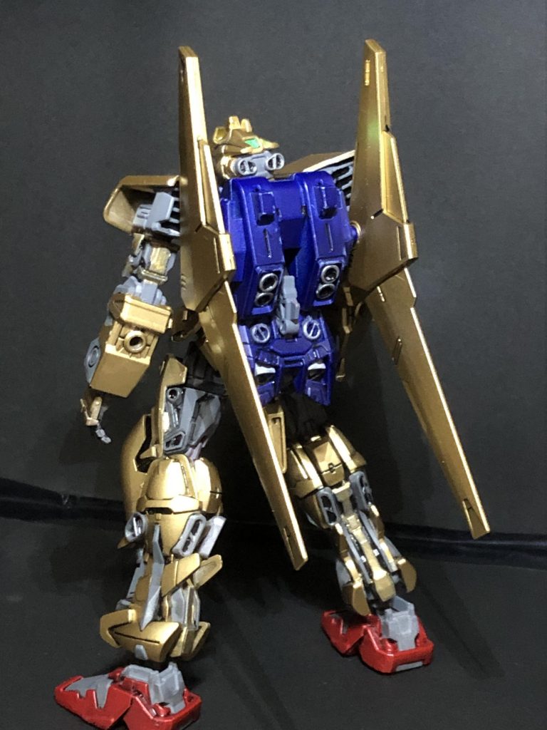 リア。配色の都合、背面は紺の面積が大きくなりました。