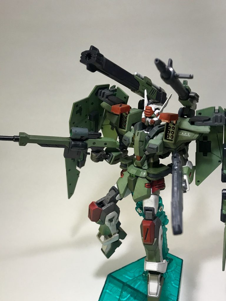 マルチロックオンシステム導入によりキャノン×2ライフル×2ミサイル×2同時使用のフルバーストが使用可能。