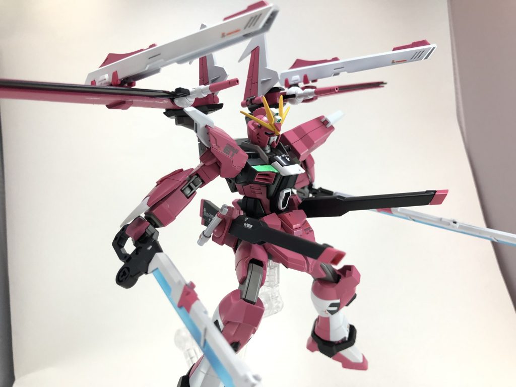 マゼンダやモンザレッドを白と混ぜてアスラン機っぽいピンクを作れてよかったです。