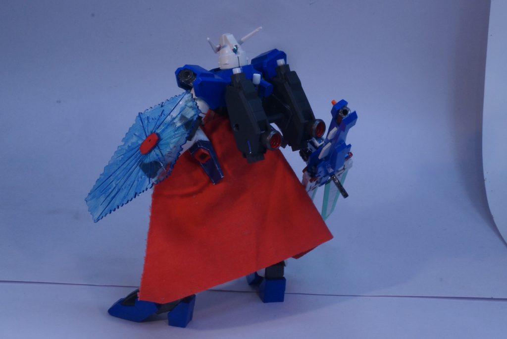 背面です。
バックパックの3mm装備端子(3mm棒)がよく見えます...。ここにウイングやらなんやら付けていました。3mm径のものは、色々取り付けられます(^^)