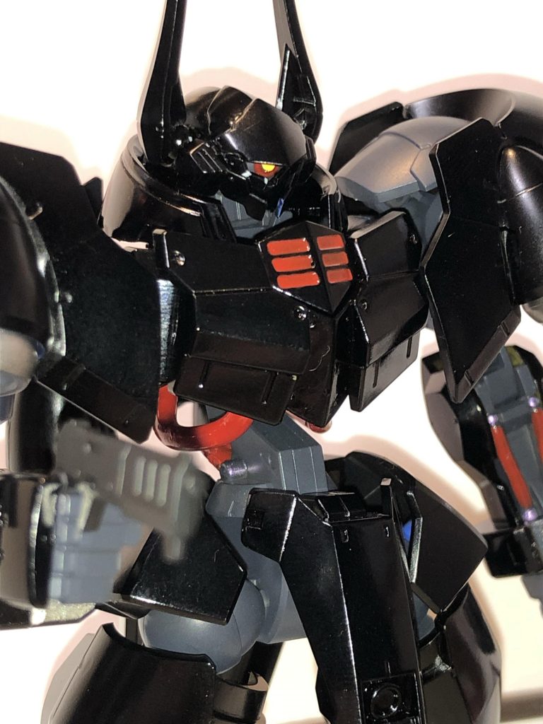 センサーカメラの所も赤のラインを入れて充血してる感を出してみました(分かりにくい)