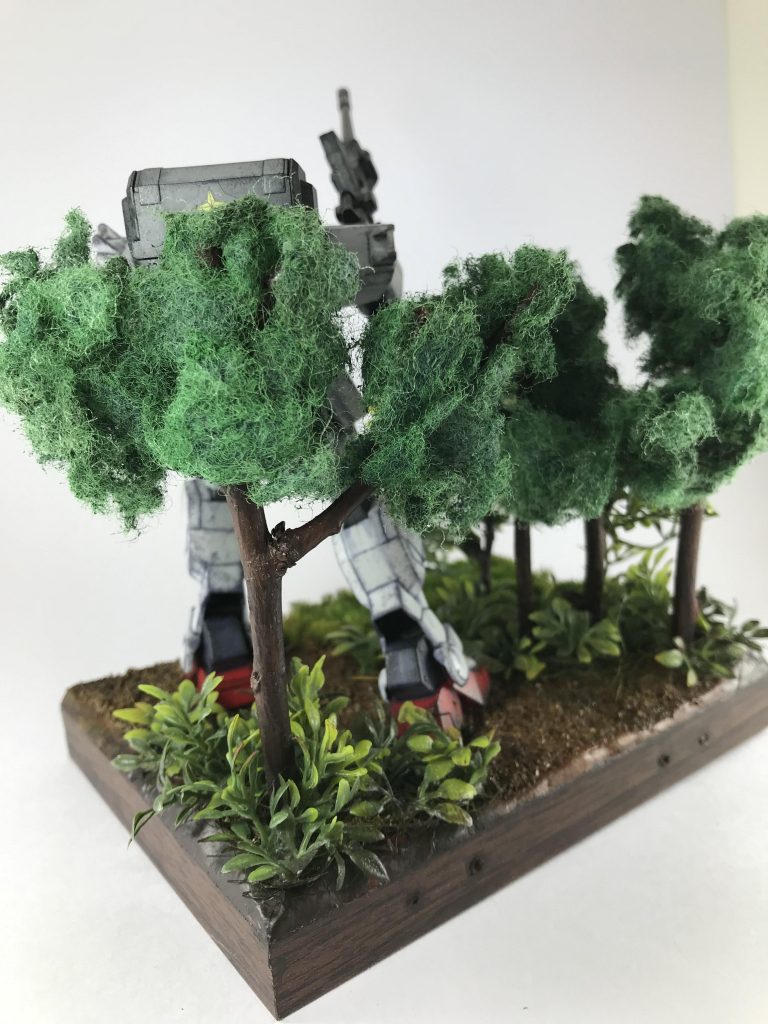 後ろはこんな感じです！
ジオラマはほぼ100均の材料で作ってます！