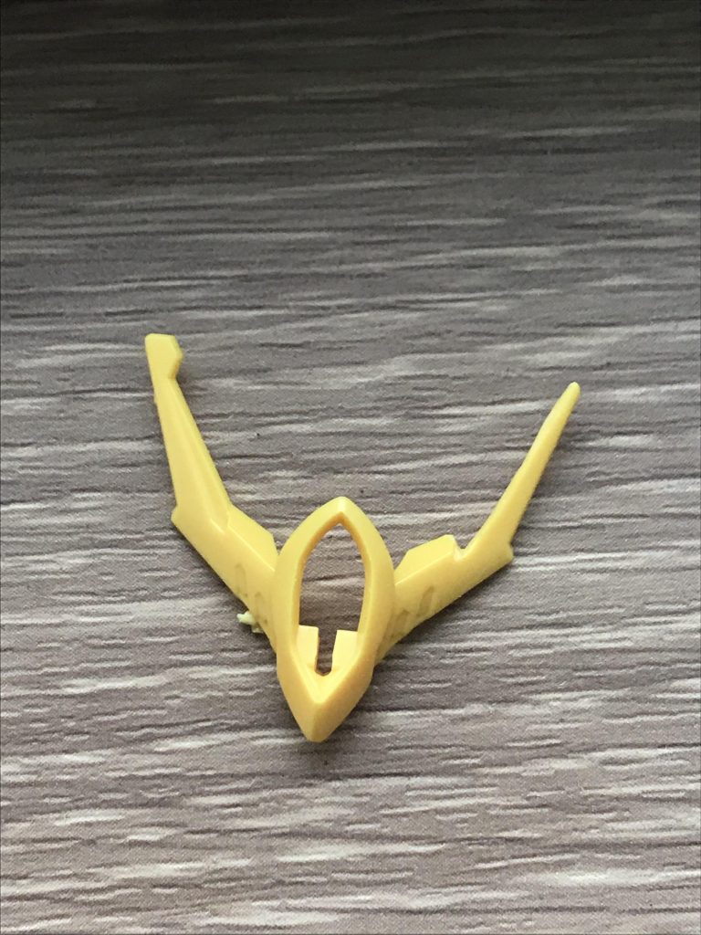 ズバッとパーツに切り込みを入れ、シャープ化に挑戦！
もっと角度をきちんと計算すればさらに綺麗になったかもと後悔