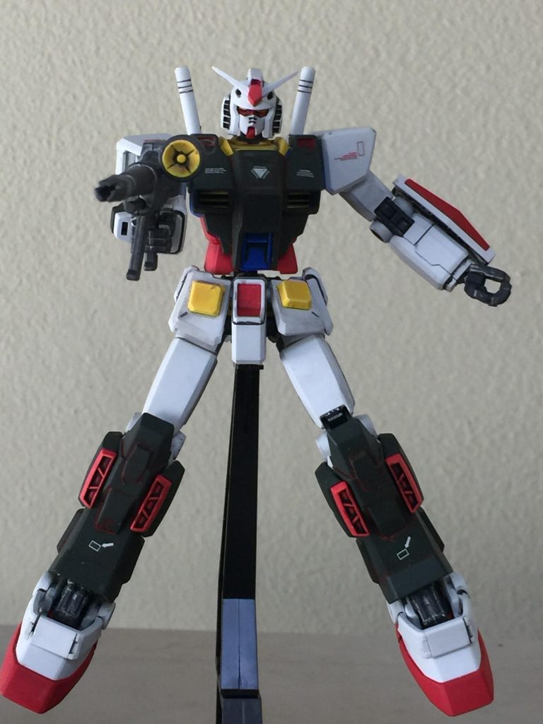 ハーフ・フルアーマーガンダムの
正面 アピールショット!
元々 リバイブ版 ガンダムは
全体的に 細身の本体なので
フォーエバーガンダムの 装甲が
すんなり 装着できました。