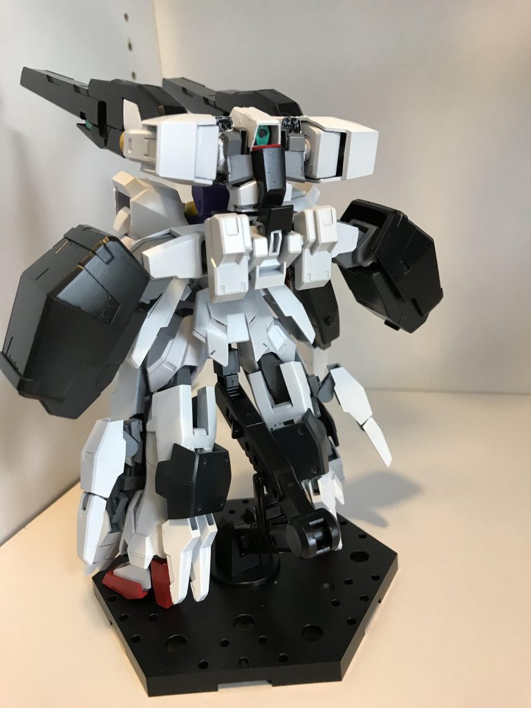 背面。バックパックはジャンクパーツメインで製作しました