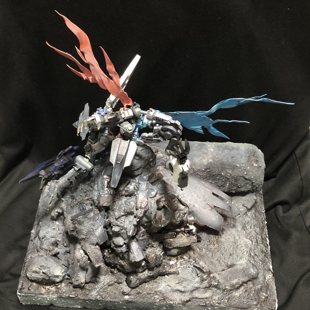 全体はこんな感じ
機体の左側から右腕を出して見たり異質な感じを演出してみました。