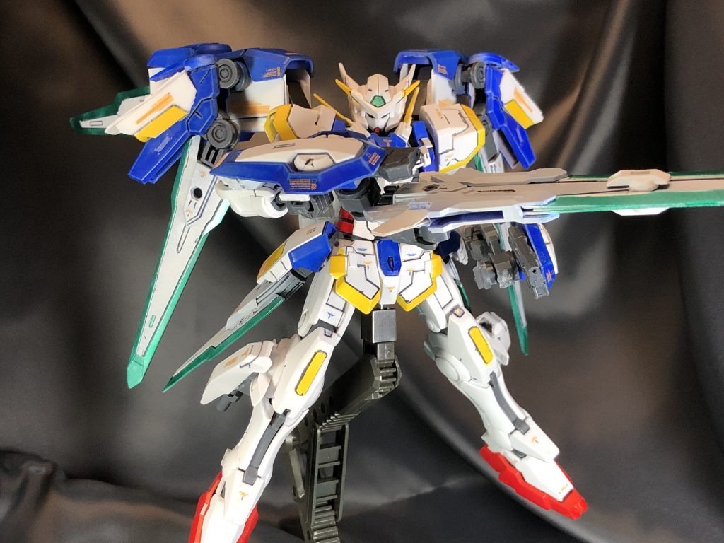 アストレアベースにの背中にバエル羽を少しバーニアっぽくして見ました！バーニア、腰、脚、ビルドGNソードにバインダーをつけれる容姿してみました。