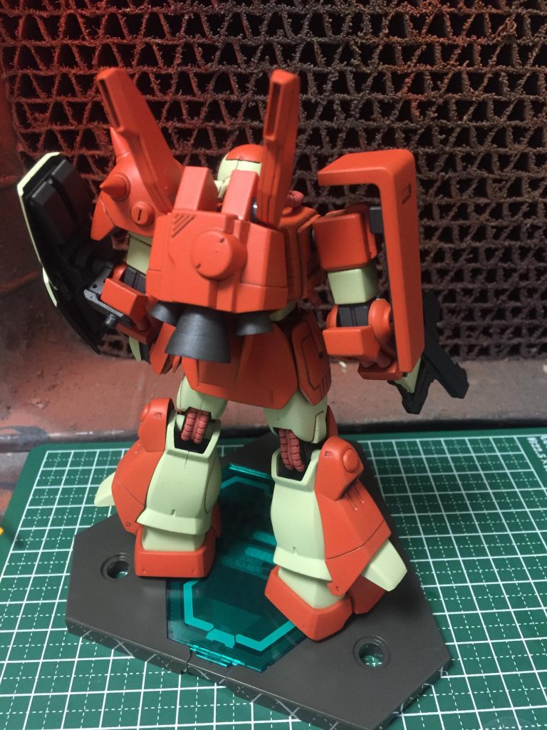 ~オラ設定~
ハイザックをベースに改造された機体．
AE社規格の設定を活かし，各部をジェガンやガンダムMkⅡ等の部品に換装．高機動化を果たすと共に腕部パイプを内装する事で被弾による破損を回避．動作不良を避ける改良がされている．