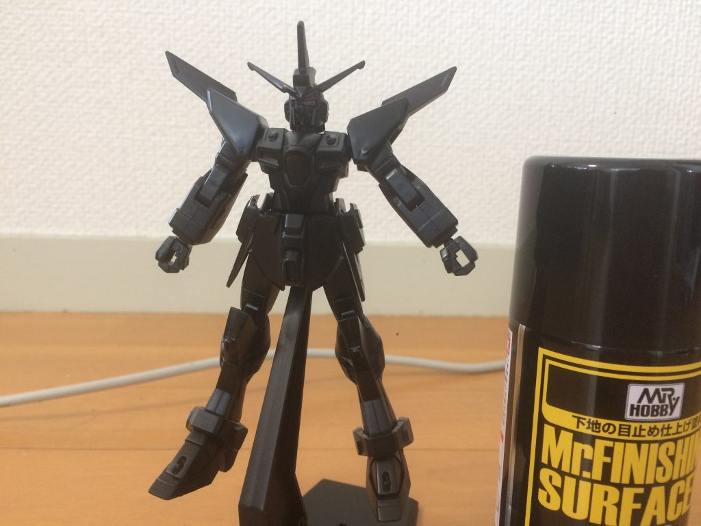 黒サフで真っ黒にしてます。