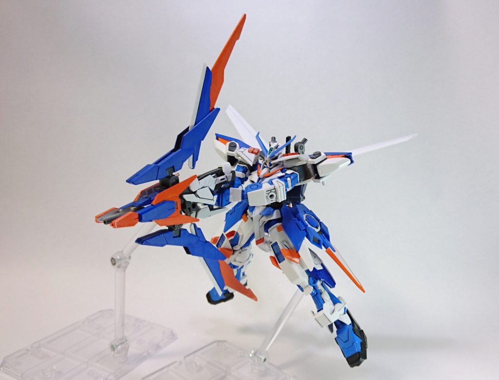 タクティカルアームズD アローモード
ビームライフル、コネクタ、ブレードを合体させた砲撃形態。
エネルギーの消耗は大きいが大出力ビームを発射出来、対艦攻撃も可能である。
ガトリングフォームではなく、レッドフレーム改のアローモードにしてみました。
弓っぽいランチャーってケレン味あって良いかな、と思ったからです。