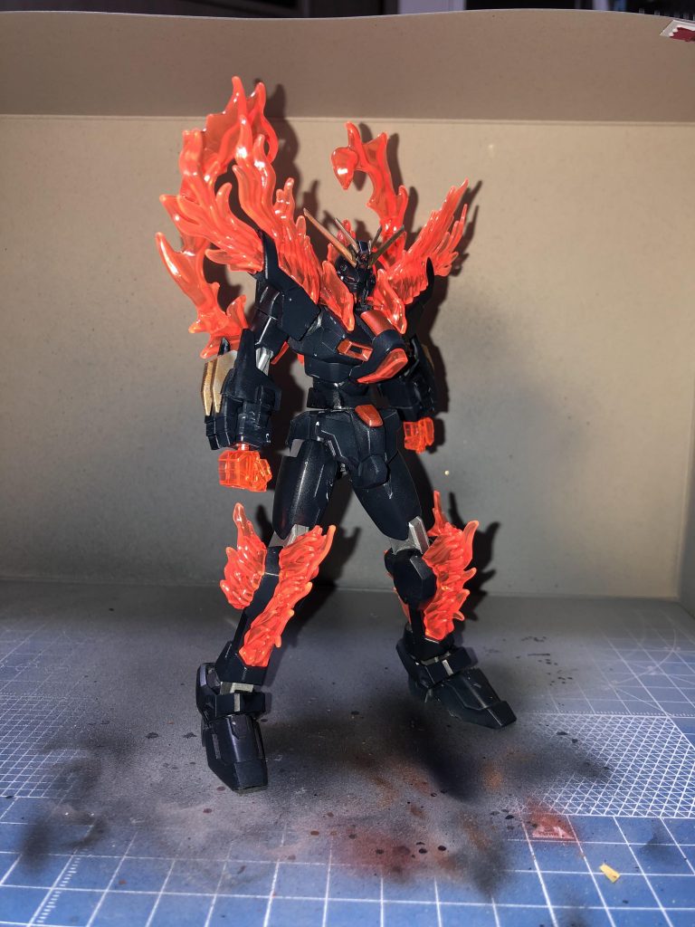 あまり深く設定等を考えず、中ボスにいそうなバーサクしたキャラをイメージして作りました。普段からかっこいいなと思っている２つのガンプラをミキシングしてみて、いいなと思ったので塗装してみました。
「不動明王」みたいなイメージで塗装しました。