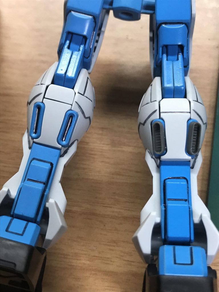 足にはコトブキヤのダクトノズルを付けています(比較のため写真は片足のみ)