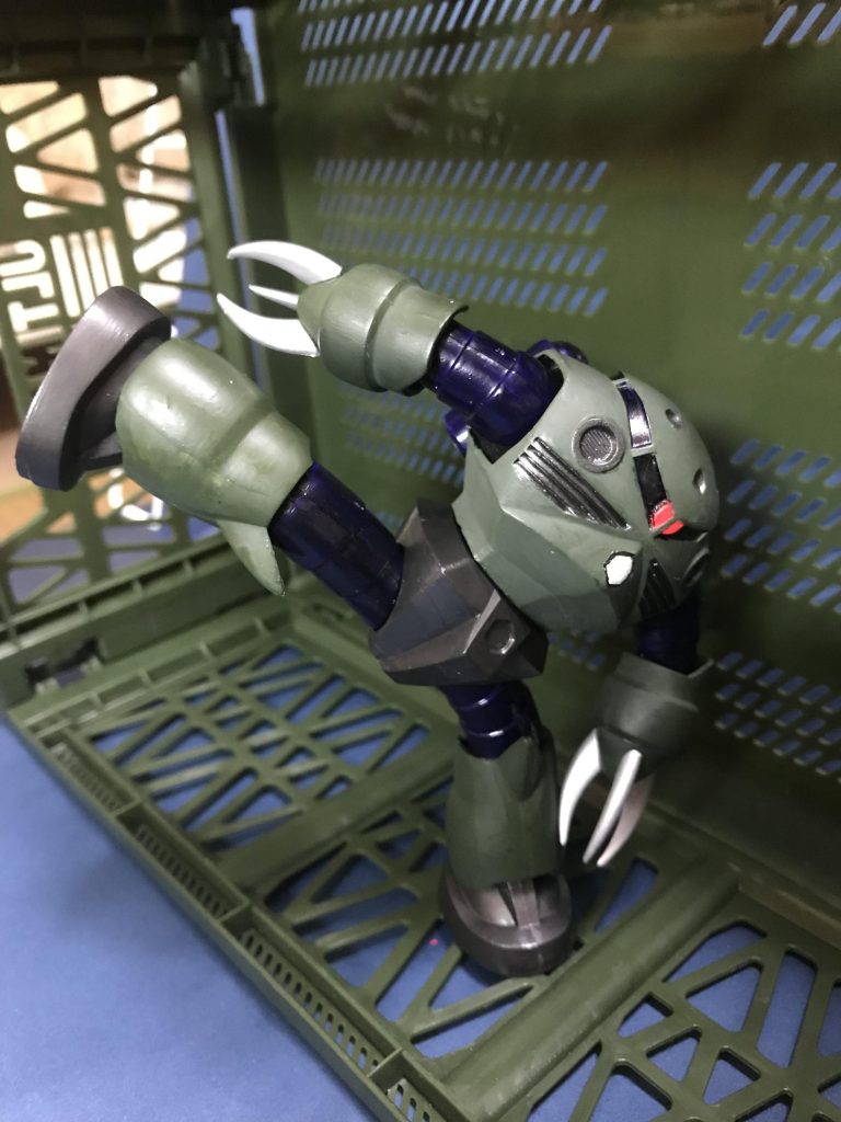 足を上げても自立します