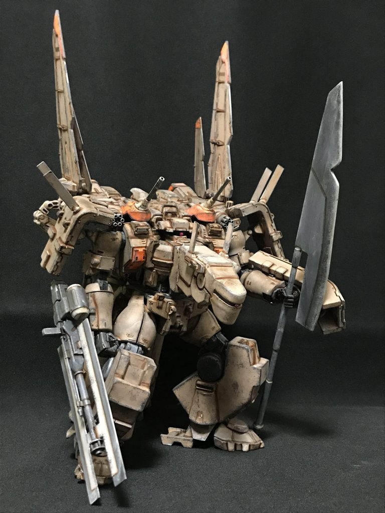 色々人革連MSの特徴を入れましたが、
ファントンのカーボンスピア
ティエレン宇宙指揮官型の肩シールドのセンサー
ティエレンタオツーのライフル
ティエレン高機動型の脚部
ティエレン高機動型を彷彿させるでかい翼
アンフやファントン指揮官型のような頭部
などを詰め込みました。
脚部や武器は頑張ってスクラッチしました。