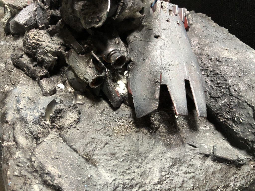 土台はジャンクパーツを石膏で固めて作ってます。