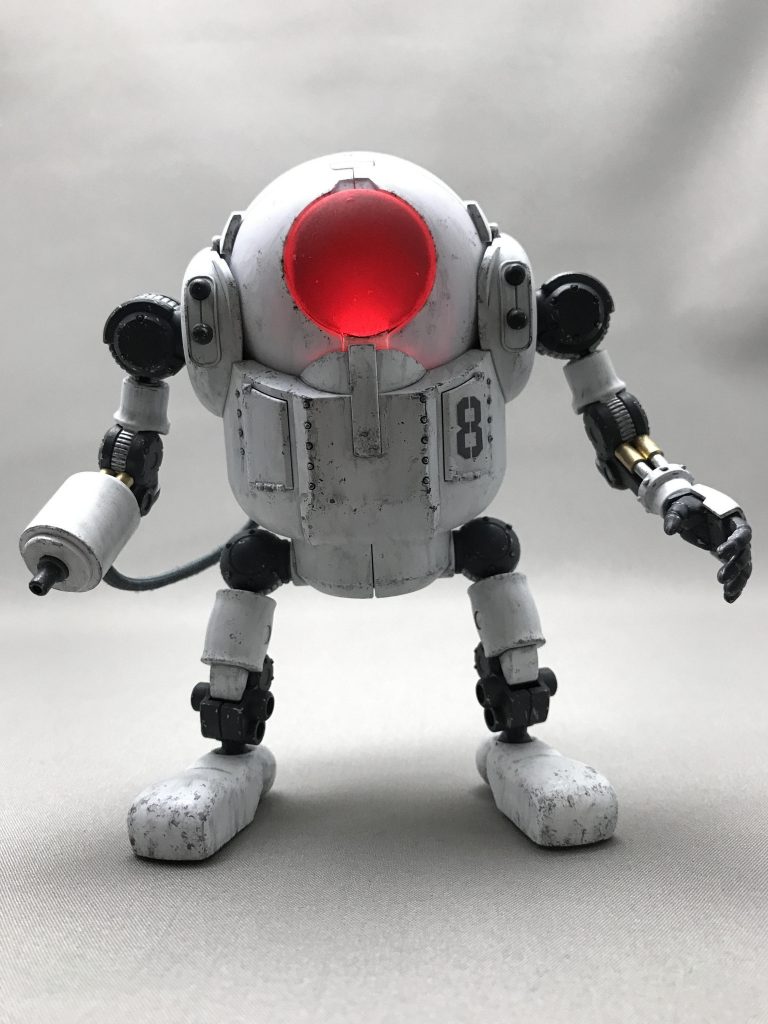 赤い部分はミライトで光りますが、写真だとあまり目立たないですね。