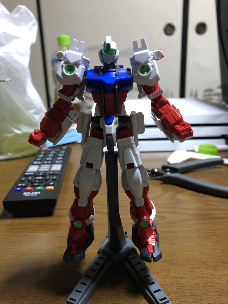 作ってる最中は戦国アストレイとビルドストライクのミキシングだったのでアンバランスな感じでした