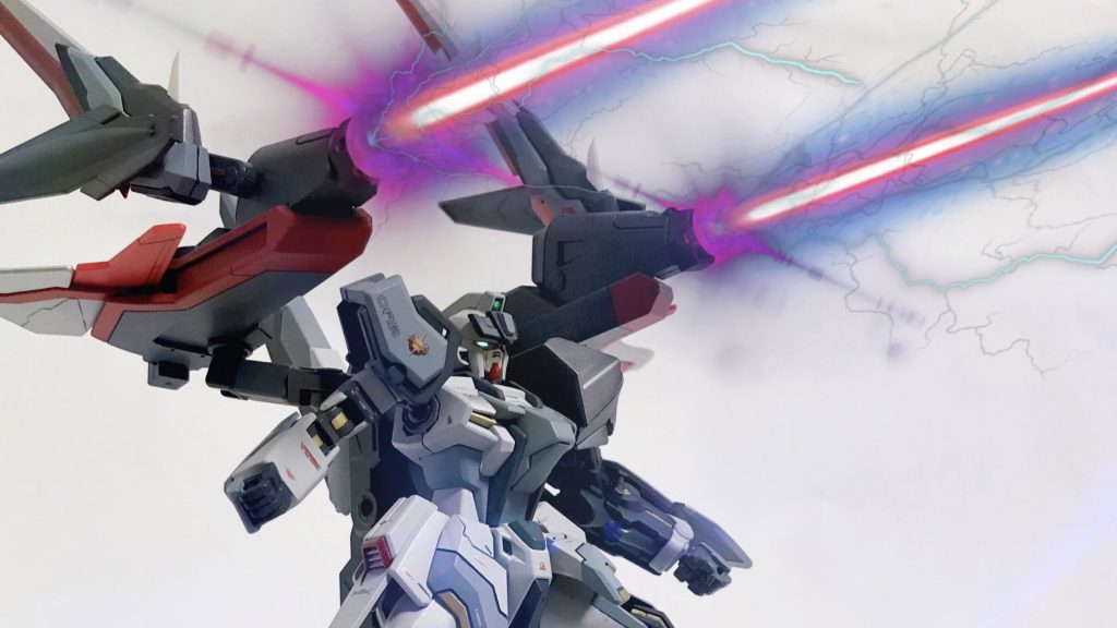 遠距離武装は高エネルギー砲が左右に一門ずつある。砲塔がセイバーのアムルフォルタスに酷似していることから、ZAFTの技術が加わっていることがうかがえる…。