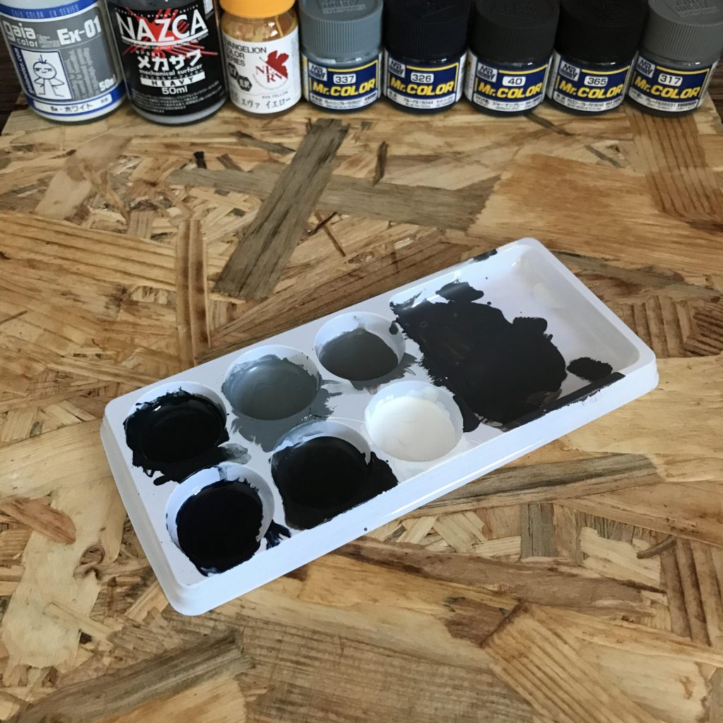 何年か振りの筆塗りでした。
しかもサフも吹かなかったのて、仕上がりは目を瞑り、完成を目指しました。