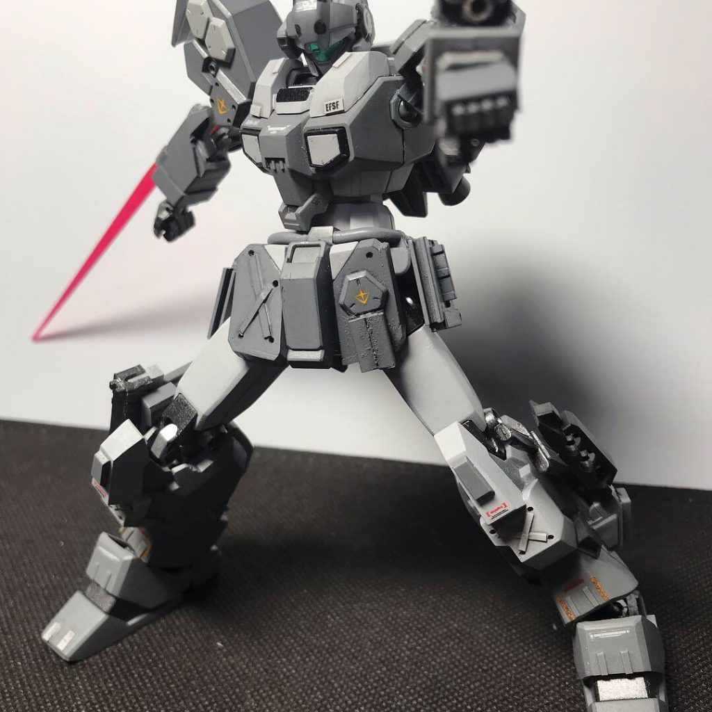 ガトリングと固定式腕部ビームサーベルで!アレックスのような感じでうちらがらビームサーベルで切り裂けます!