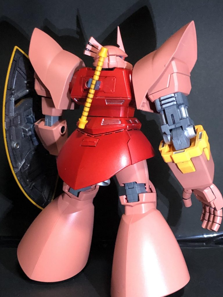 デカいゲルググだし合うだろう、と思いましたがさすがジオング。さらにデカイ。