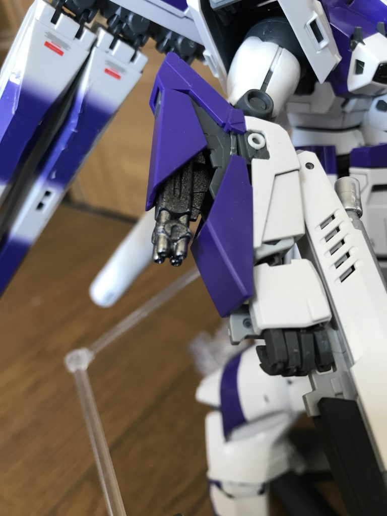 隠しガトリング砲は2色で色分け
鏡面仕上げにしたいと挑戦しましたが、まだまだ技量が足りませんでした(笑)