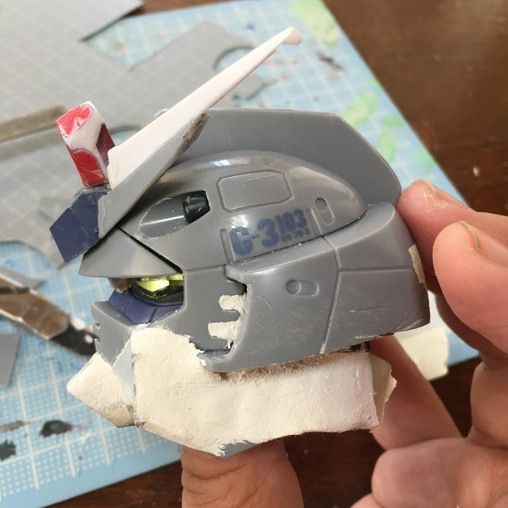 ベースはG3、ダクトをハーフカットあとは石粉粘土で成形