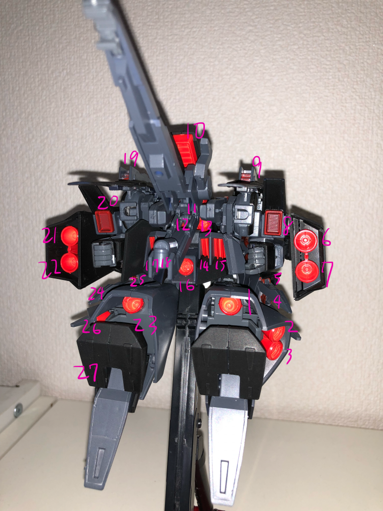 ケツ。パイロットのことなんか考えてません。
サブアームは形が似てたのでライトニングバックウェポンMarkIIを使用し強化。