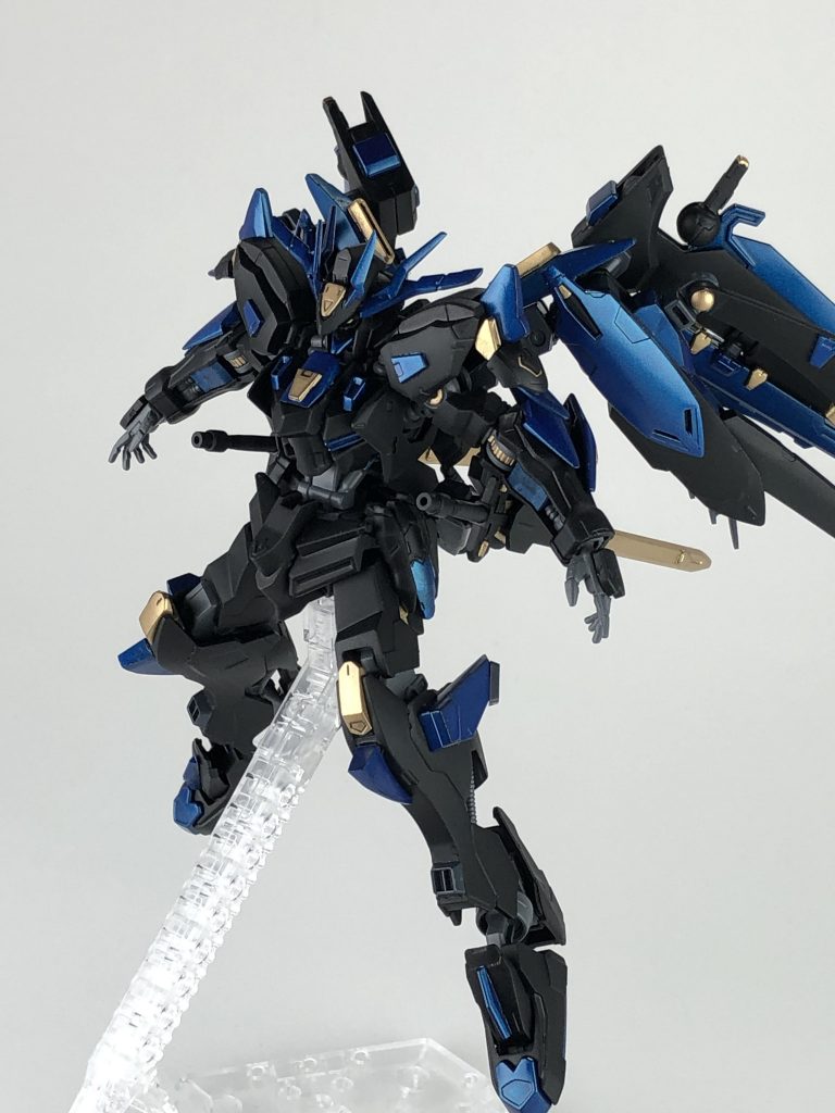 ビームバルカン。剣の柄の部分に発射口を追加し、ホルダー収納時に撃てます。