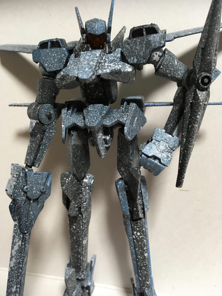 またメカと言うより石像のような？