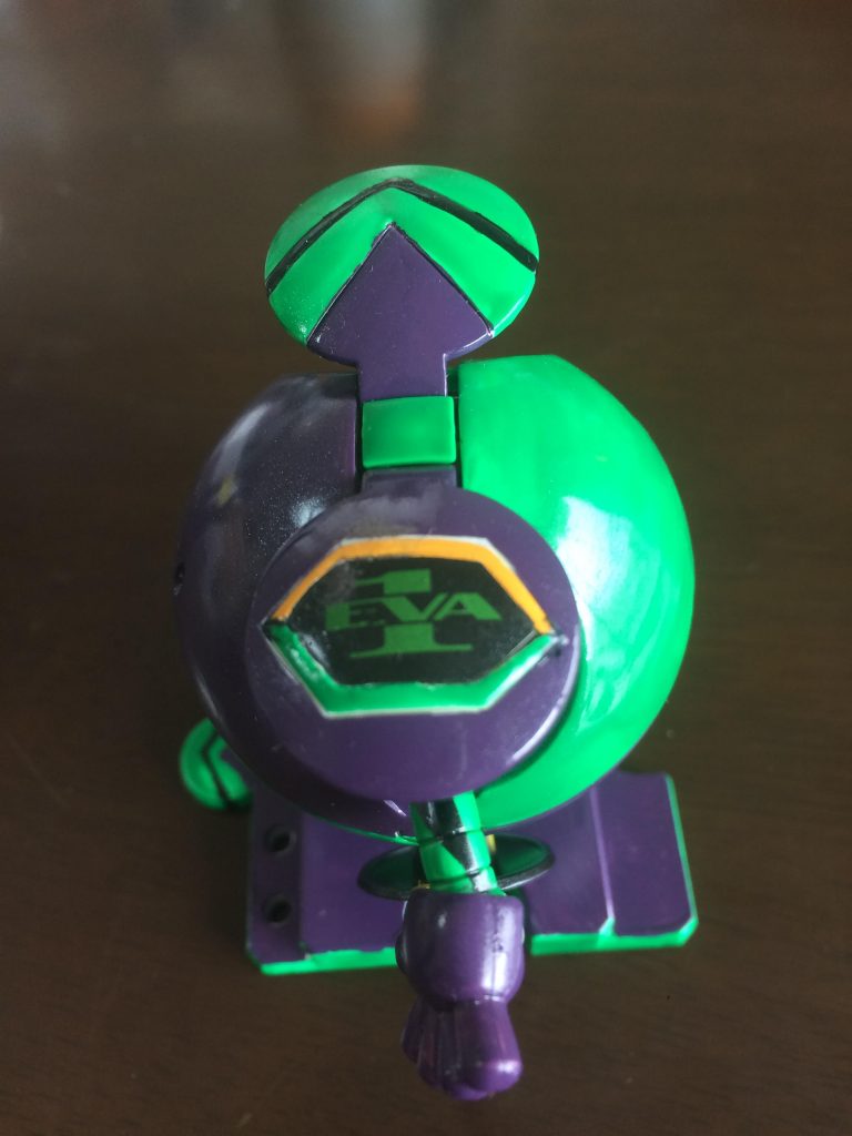 今回のこだわりは両耳です。
どちらもスジボリをしてから塗り分けしてます。
まぁデカールがカッコいいので塗り分けやスジボリのおまけ感が半端ないですけどね。