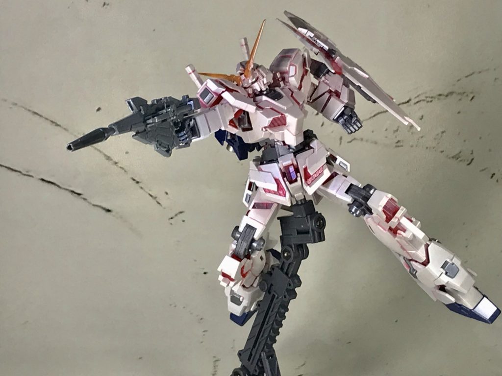 アンタだけは…墜とす…!
ご覧いただきありがとうございました。
今まで試したことのない塗装方法で戸惑う点もありましたが、通常の塗装とはまた違った楽しみがありますね。
パール塗装は奥が深そうです。