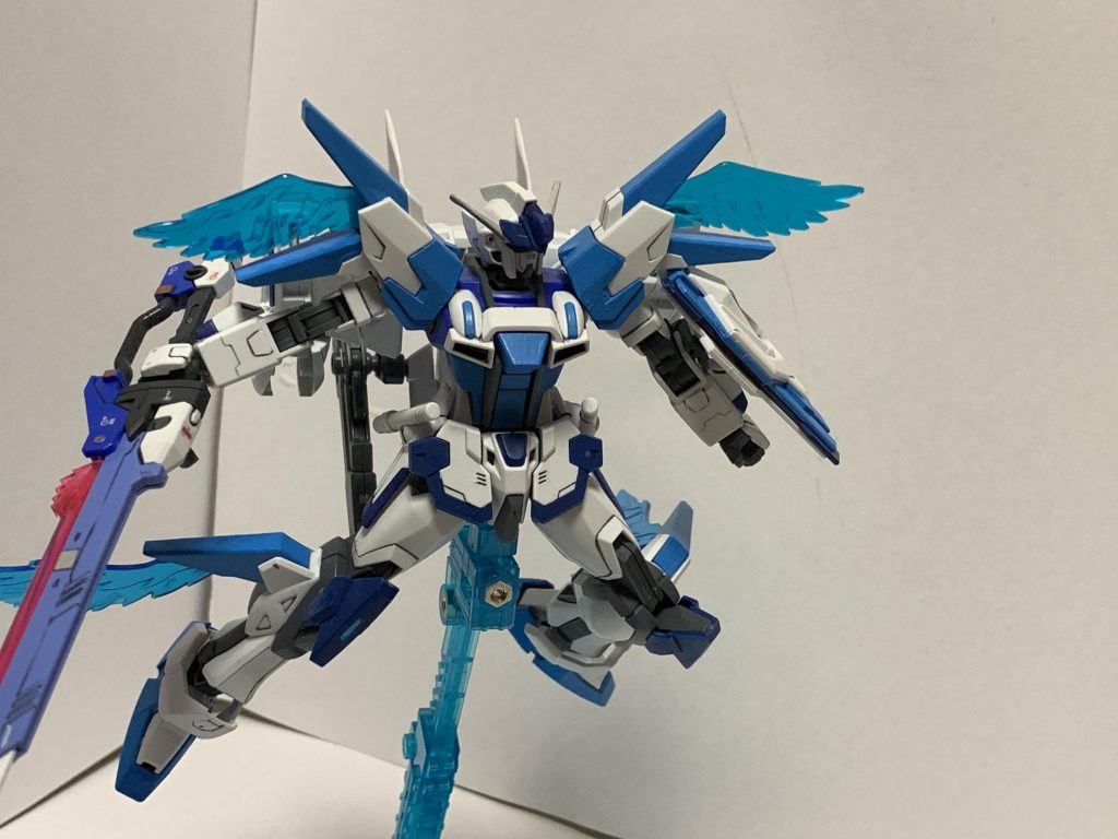 【エクシル100%稼働状態】
エネルギー暴走を抑える為、肩と足からのエネルギー放出を行うことにより、高速戦闘が可能になる。
比較として、一般MSの最大スラスター稼働時の3倍のスピードで移動が可能。