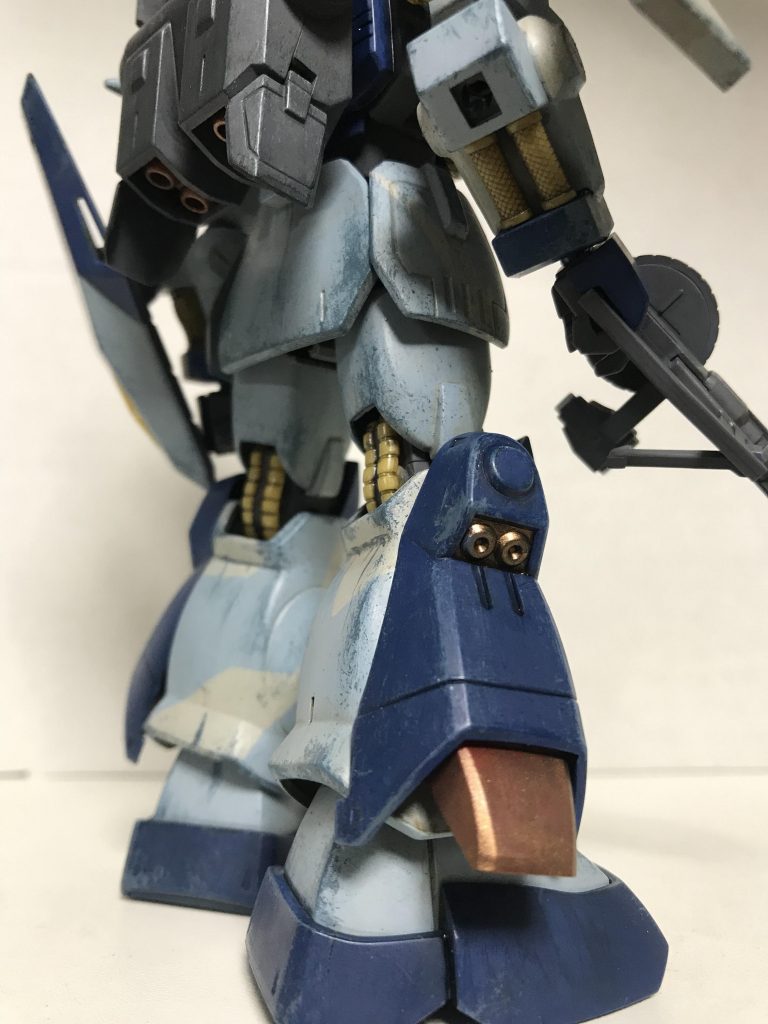 各部のスラスターやノズル類はカッパーで塗りました。元の赤よりも少し抑えめな印象にしました。