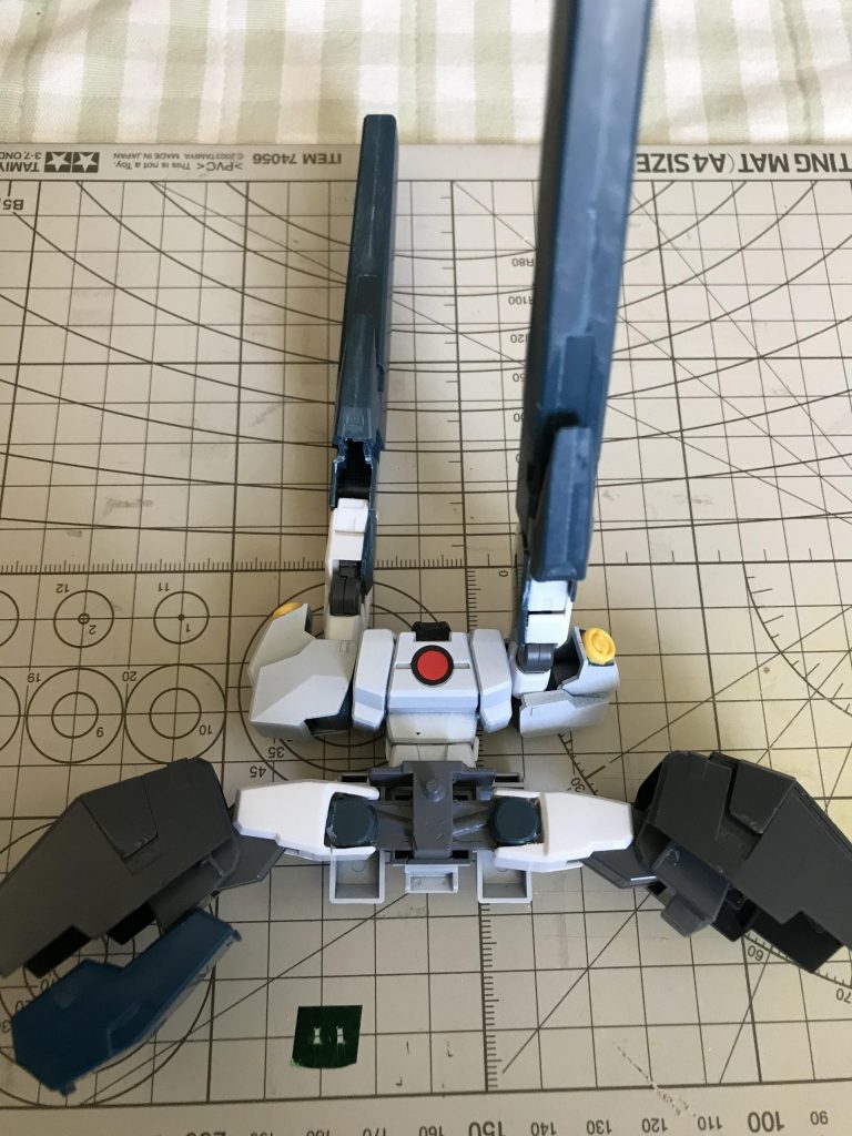 バックパックはHGセラヴィーから腕と太もも、GNフィールド発生機、ヴァーチェのGNキャノンを移植しています