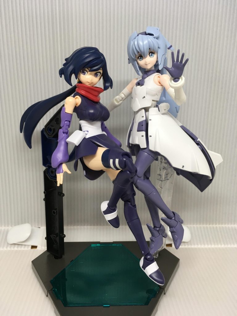 サラちゃんと、だいたいおんなじ大きさです。サラちゃんに比べて目線のあるシールが生き生きしてて可愛くなってる。サラちゃんのは目線のシール苦手で正面のやつ貼ったんだよね。