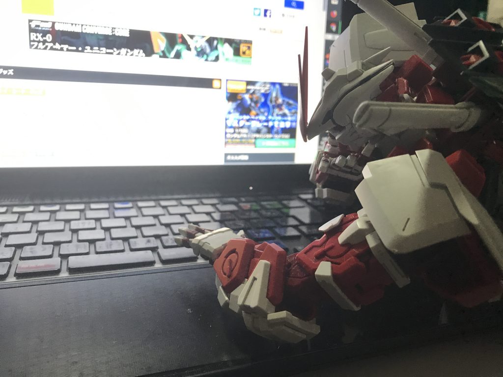 「まぁいいやガンダムサイトでも覗こ…」